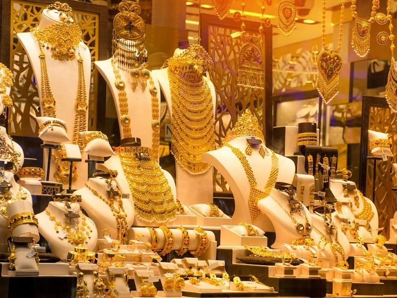 Gold tutures reach Rs 1 lakh, rally extends for fourth session