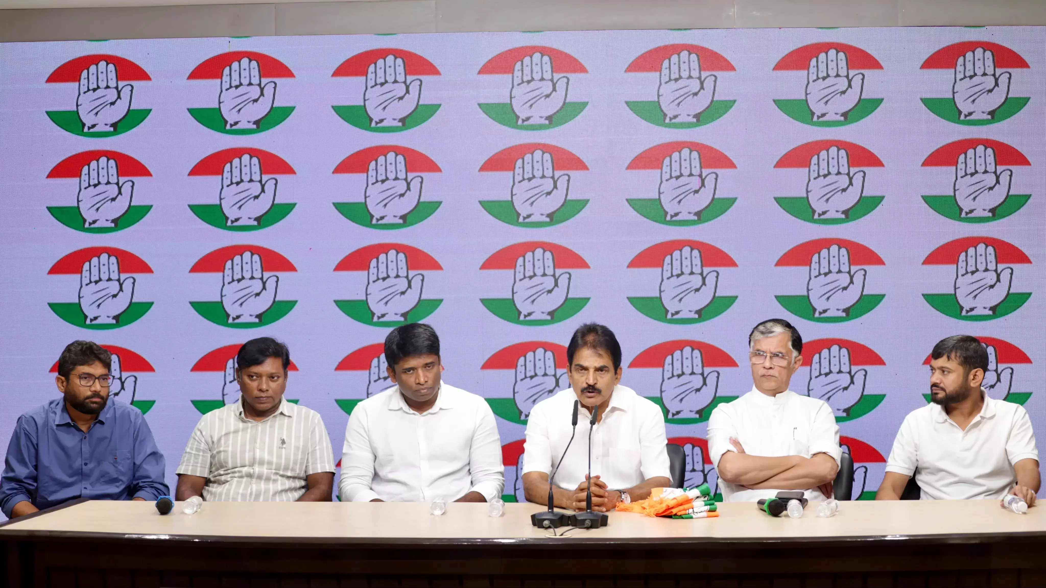 Former IAS officer Kannan Gopinathan, who quit over Article 370 move, joins Congress