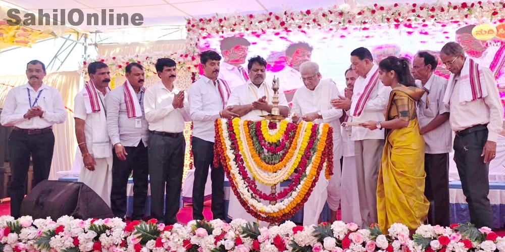 Bhatkal: Veerendra Heggade visits Murdeshwar; says no coercion in Dharmasthala de-addiction camps