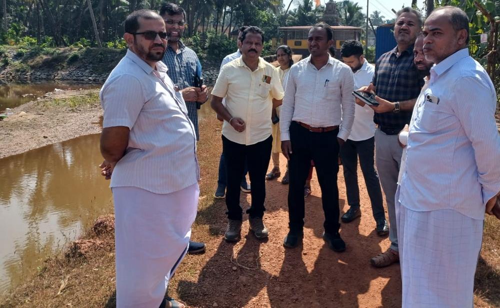 Bhatkal’s Sarabi river cleaning work to begin in January; senior officials from Bengaluru and Karwar inspect the site