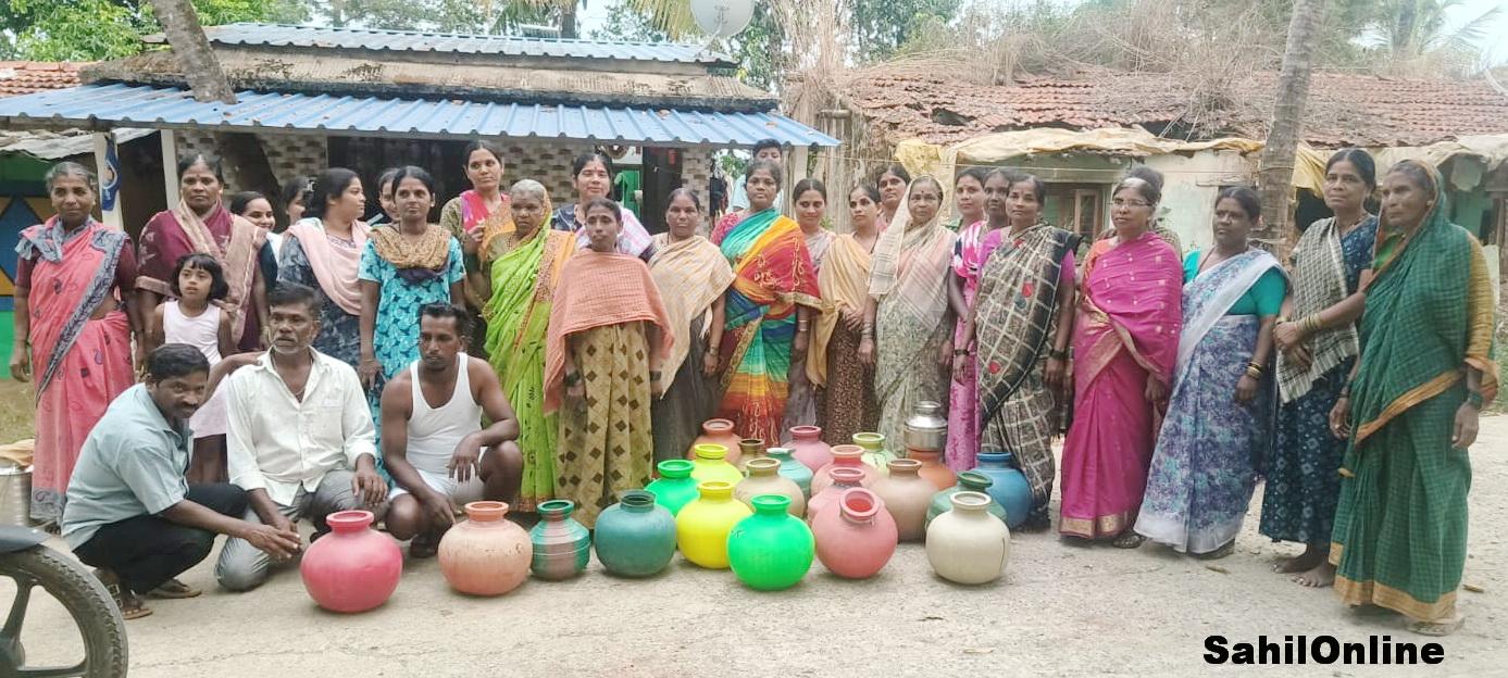 Villagers in Uttara Kannada's Mundgod receive only 10 pots of water a week amid acute scarcity
