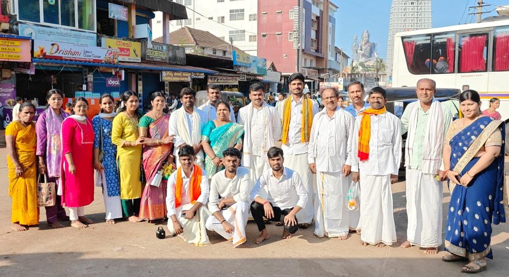 Bhatkal: Tahsildar Leads 18-km Padayatra to Murdeshwar Temple on Maha Shivaratri