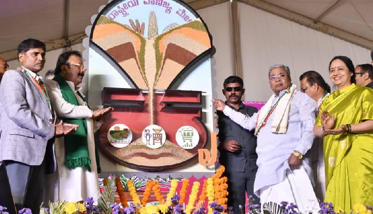 Siddaramaiah urges youth and women to take up farming