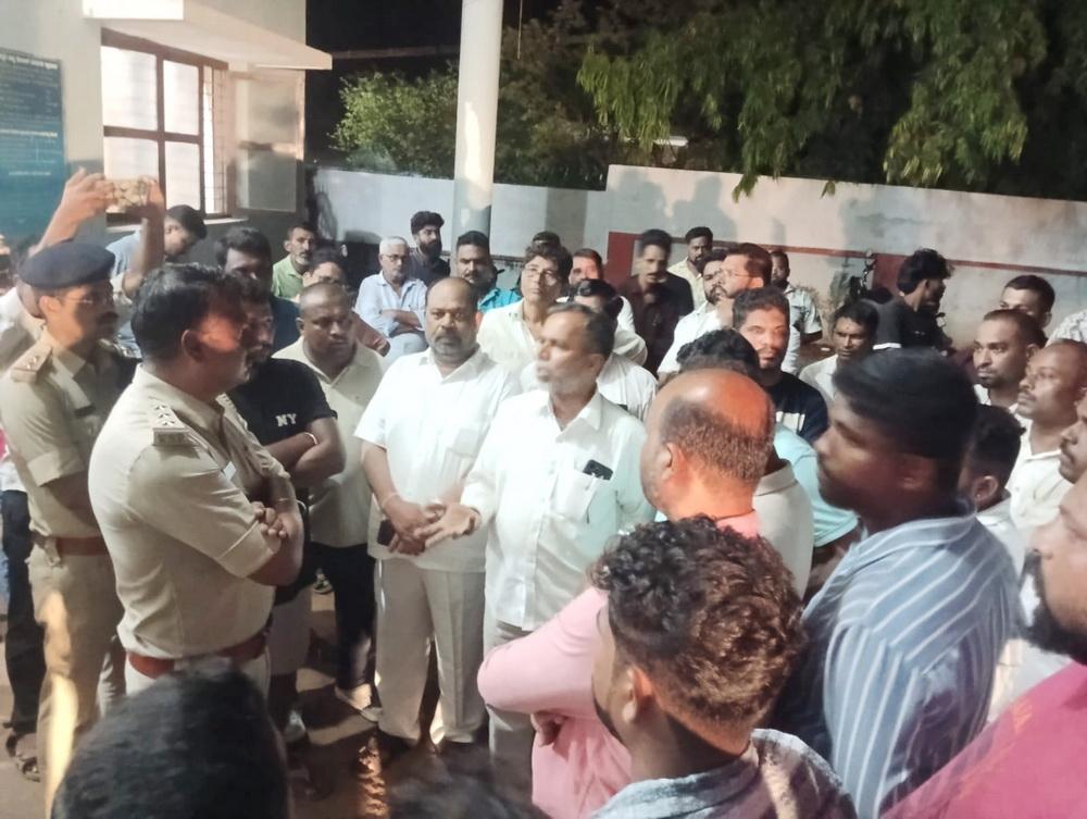 Moral policing row erupts in Bhatkal; protests outside police station after cross-complaints