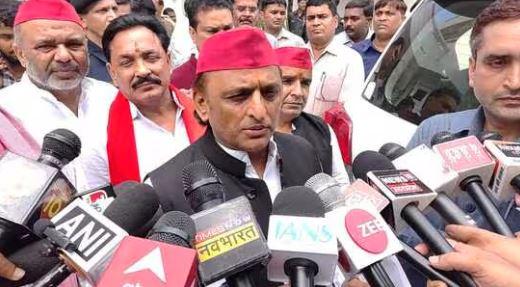 Akhilesh Yadav hits out at EC, alleges officials involved in ‘vote loot’