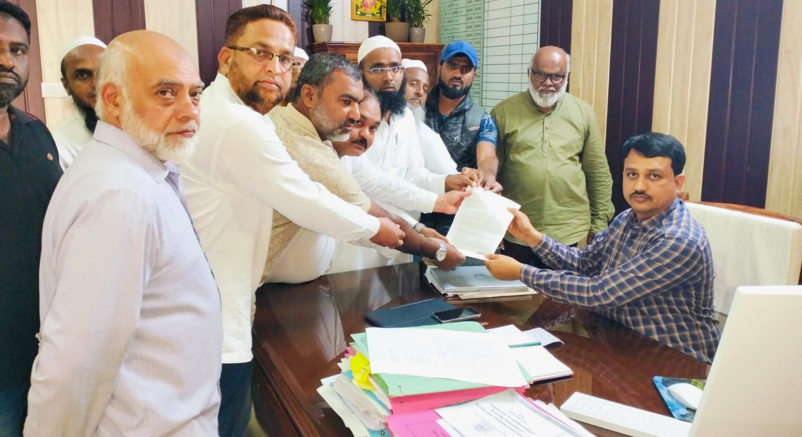 APCR Chikmagalur submits memorandum to DC opposing Waqf amendment bill, demands immediate withdrawal