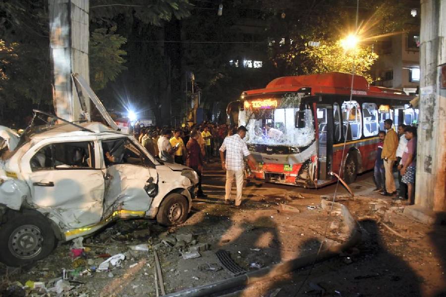 6 Killed, 43 Injured as BEST bus plows into pedestrians and vehicles in Mumbai's Kurla