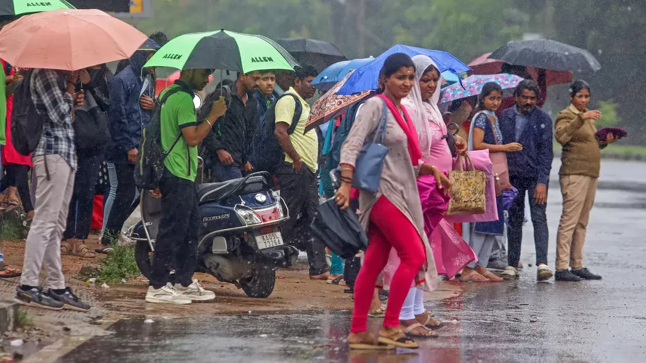 Torrential rains lash coastal Karnataka; Red alert in place, NDRF on standby