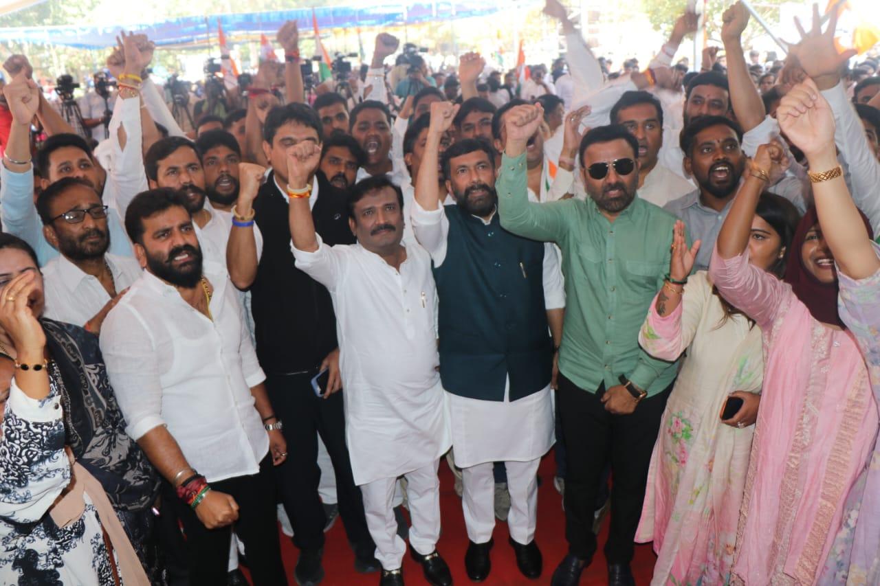 Bengaluru police detain 70 Youth Congress members during ‘vote theft’ protest march