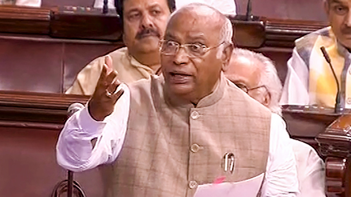 Kharge accuses PM Modi of misleading nation on Nehru's reservation letter, demands apology