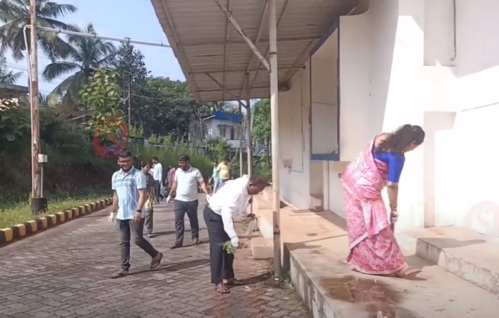 Bhatkal pays homage to Mahatma Gandhi on his birth anniversary with Swachh Bharat Abhiyan drive