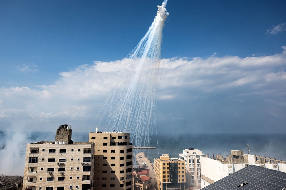 Human Rights Watch Reports Israel's Use of White Phosphorus in Gaza and Lebanon